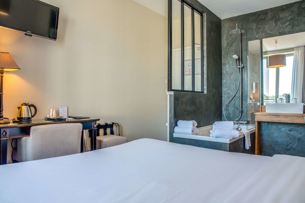 Classic Room, 1 Double Bed, Non Smoking, City View - Photo 2