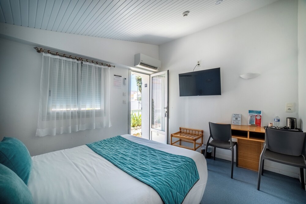 Standard Double Room Single Use Standard Double Room Single Use