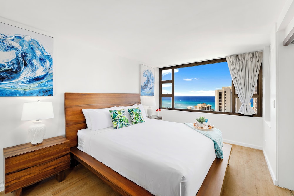 Premium Remodeled Condo with Ocean View and Parking: Premium Apartment, 1 King Bed, Air conditioning, Ocean View (0119) photo