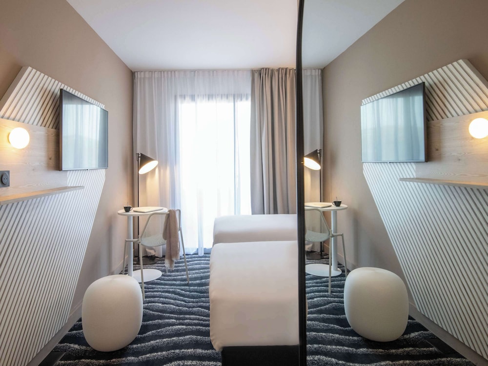Standard Room, 2 Twin Beds, Balcony - Photo 5