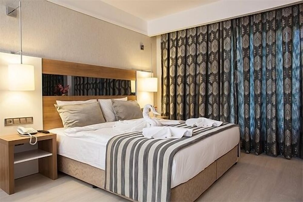 Standard Double or Twin Room photo 1