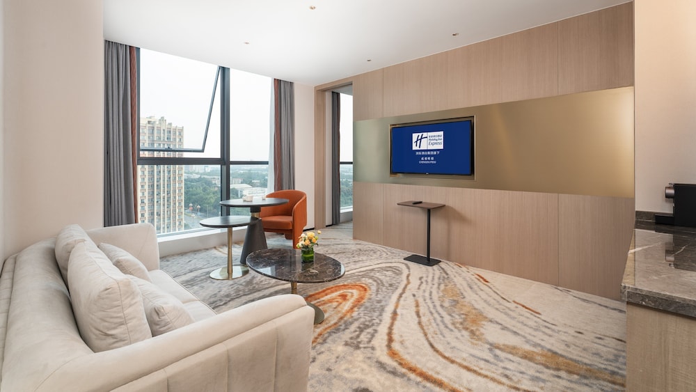 Suite, 1 Bedroom, City View - Photo 4