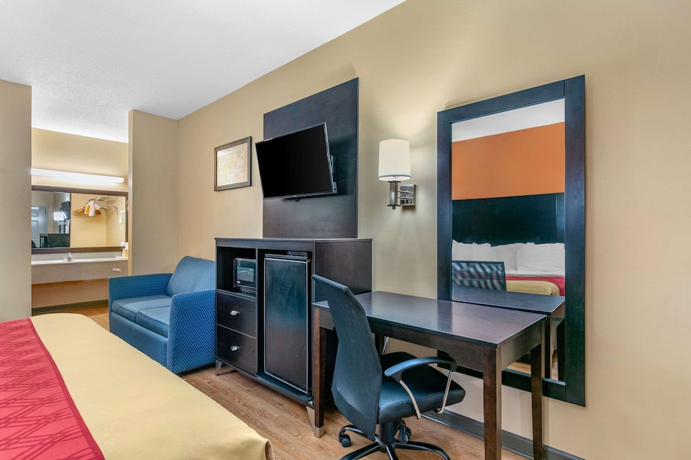 Suite, 1 King Bed, Non Smoking, Jetted Tub - Photo 6