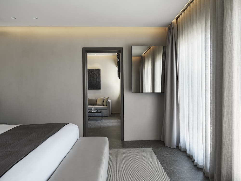 Executive Suite, Private Heated Pool, Sea View - Photo 4