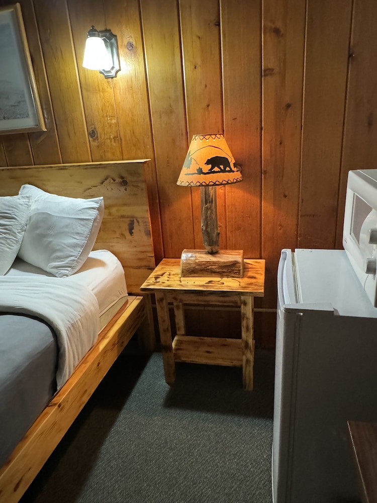 #10 Budget Queen Room photo 1