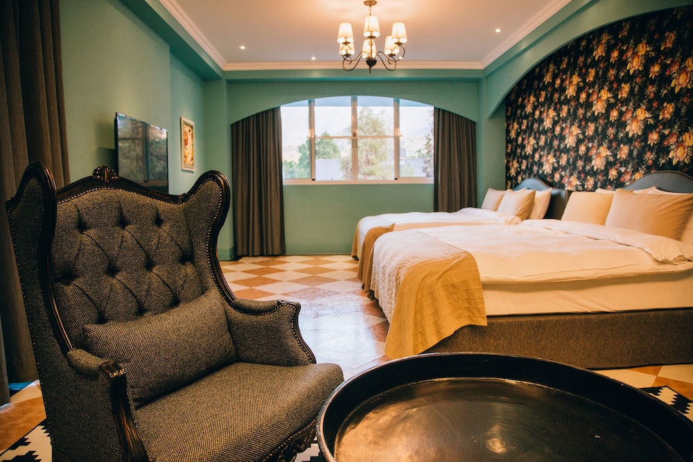 Gallery Quadruple Room, 2 Queen Beds photo 3