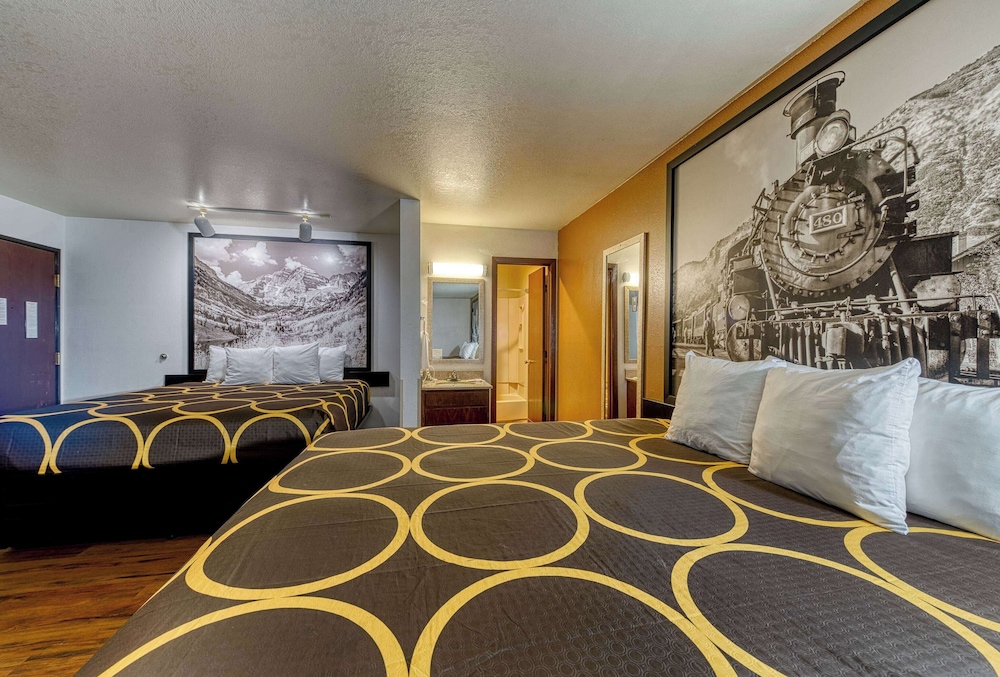 Suite, Multiple Beds, Non Smoking - Photo 3