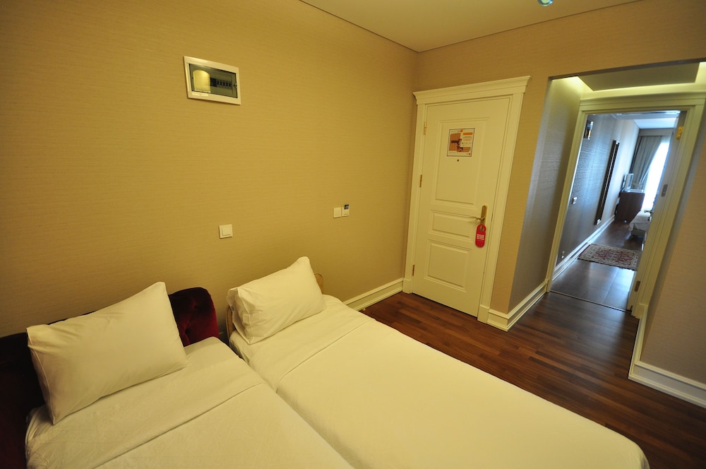 Family Room, 2 Bedrooms photo 2