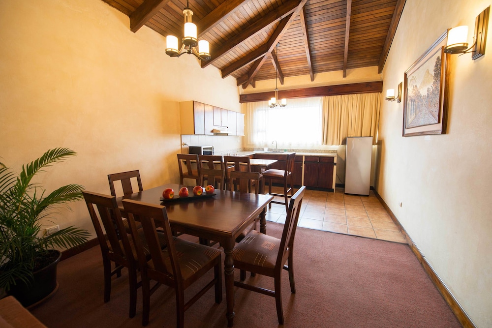 Villa - Photo 3