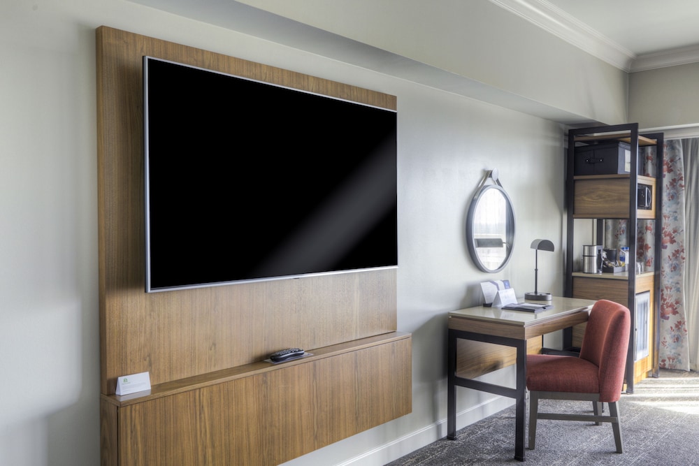 Deluxe Suite, Multiple Beds - Photo 2