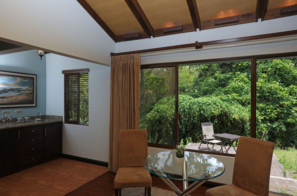 Junior Suite, 1 King Bed photo 3