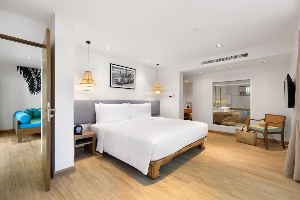 Premier Suite, 1 King Bed (Garden)
