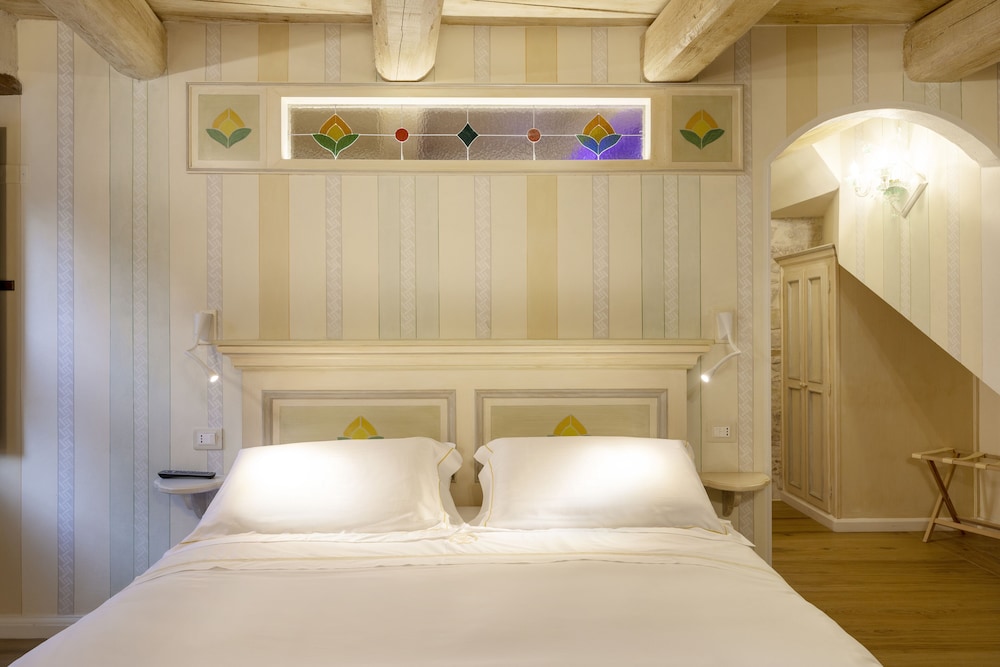 Deluxe Double Room - Photo 7