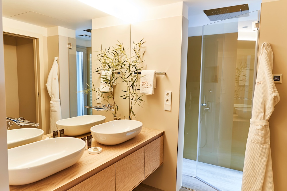 Suite, 2 Bedrooms (Garden Pool)