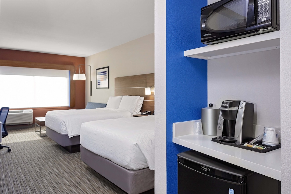Suite, 2 Queen Beds photo 1