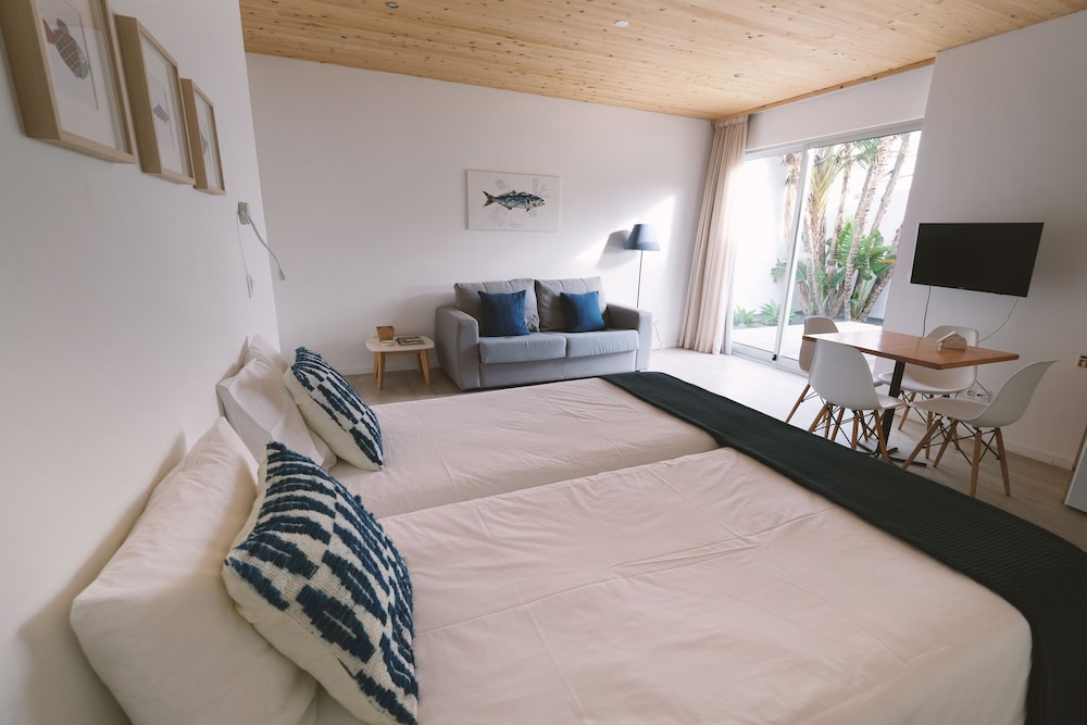 Open Space Room, Pool View