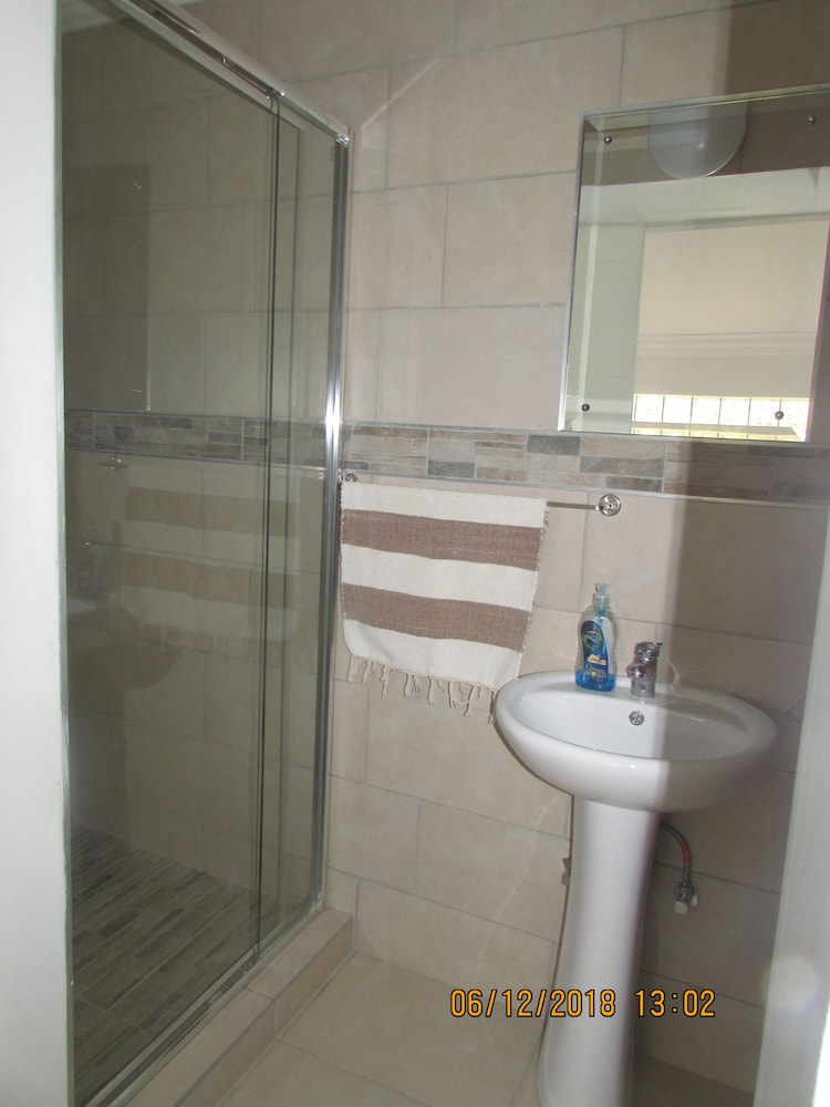 Room (5) photo 3