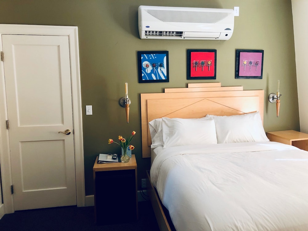 Double Room, 1 Queen Bed, Private Bathroom photo 1
