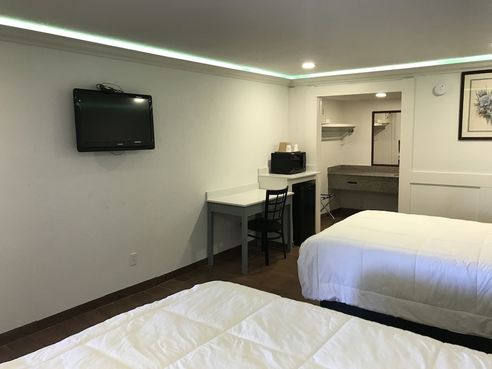 Two queen bed non smoking