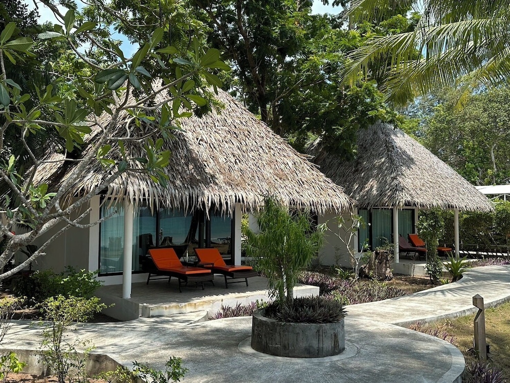 Beachfront Bungalow - Photo 6