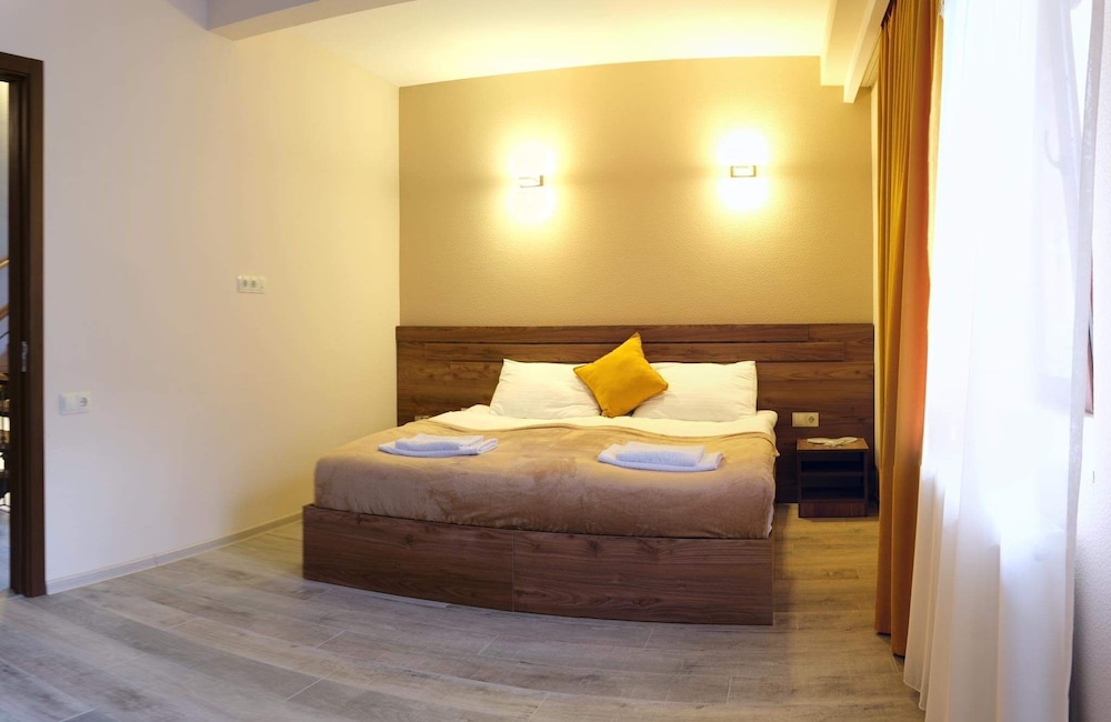 Basic Double or Twin Room, Balcony photo 2
