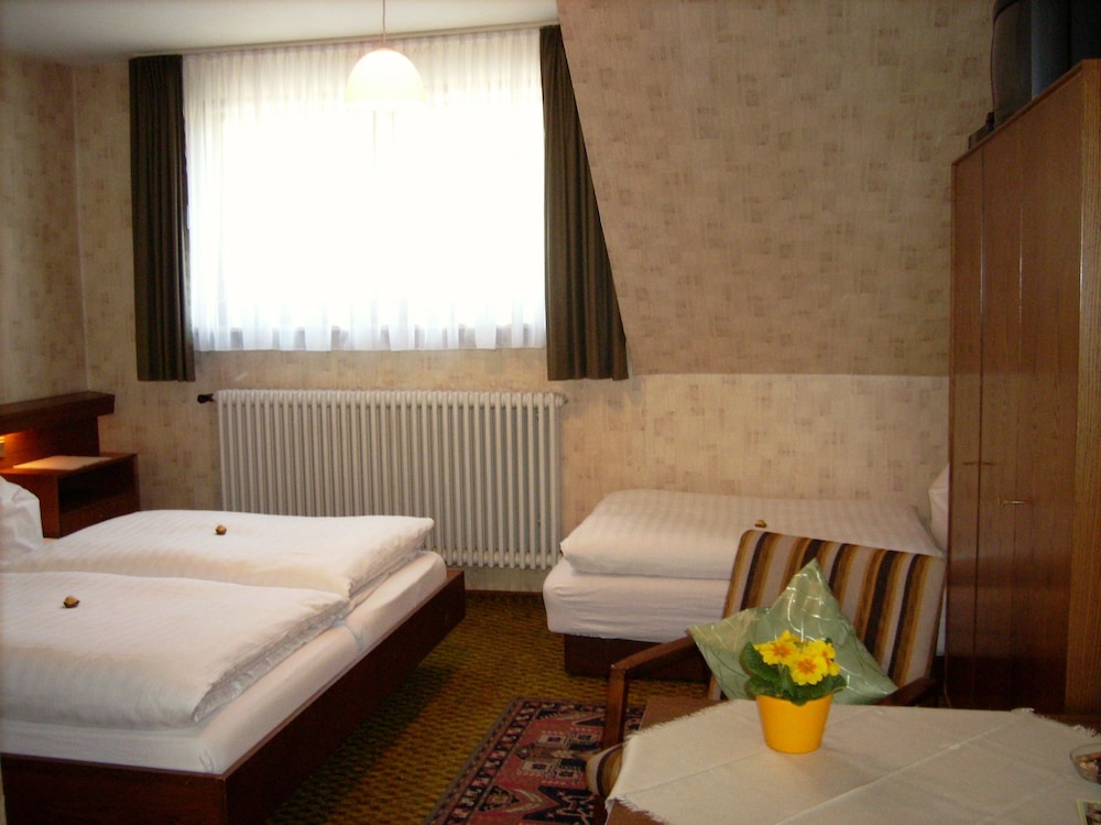 Basic Quadruple Room, Shared Bathroom photo 1