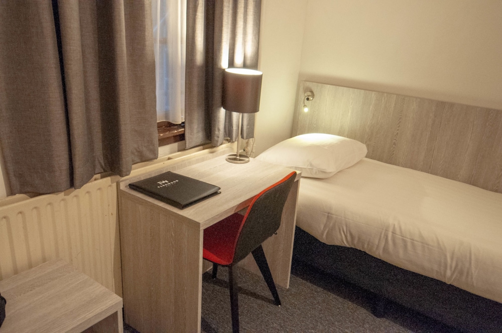 Quadruple Room, Private Shower