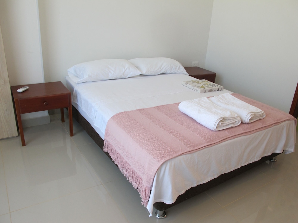 Comfort Room, 1 Queen Bed, Non Smoking, Bay View photo 3