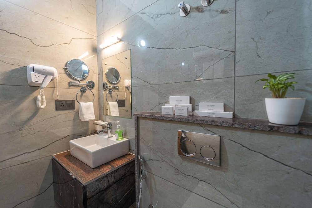 Executive Room - Photo 5