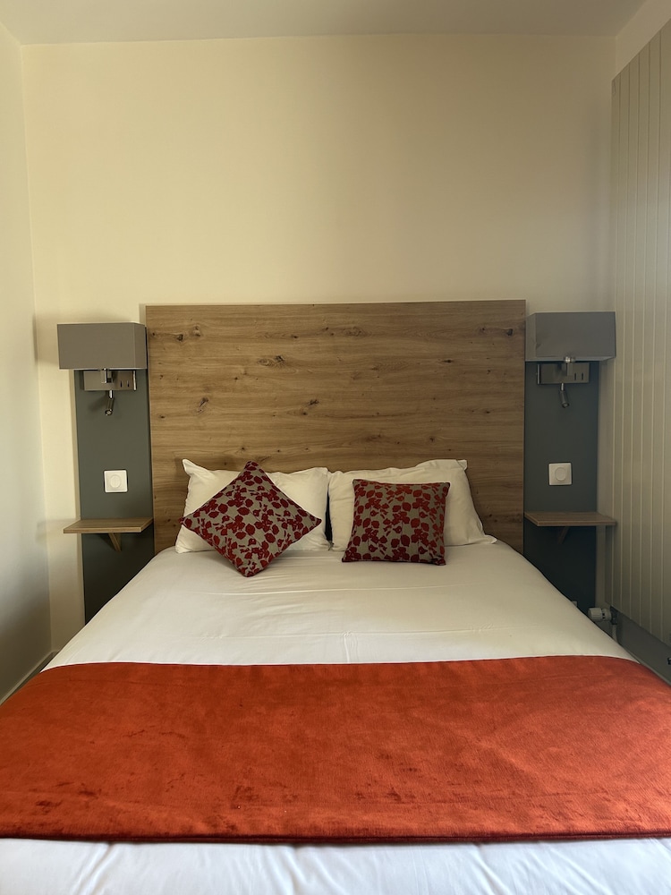 Classic Double Room thumbnail 6