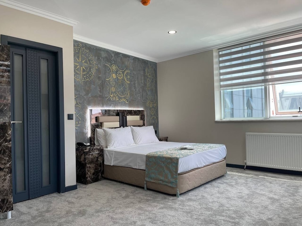Deluxe Double Room, Partial Sea View photo 3