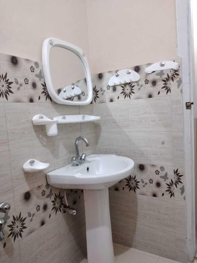 Standard Twin Room - Photo 2