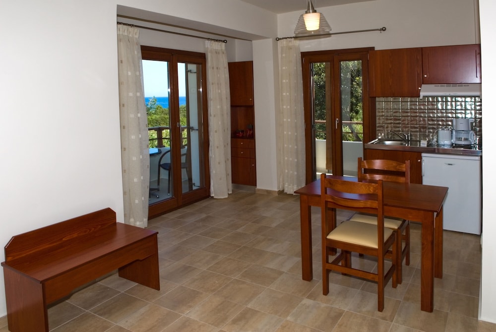 Standard Apartment, 1 Bedroom, Partial Sea View photo 2