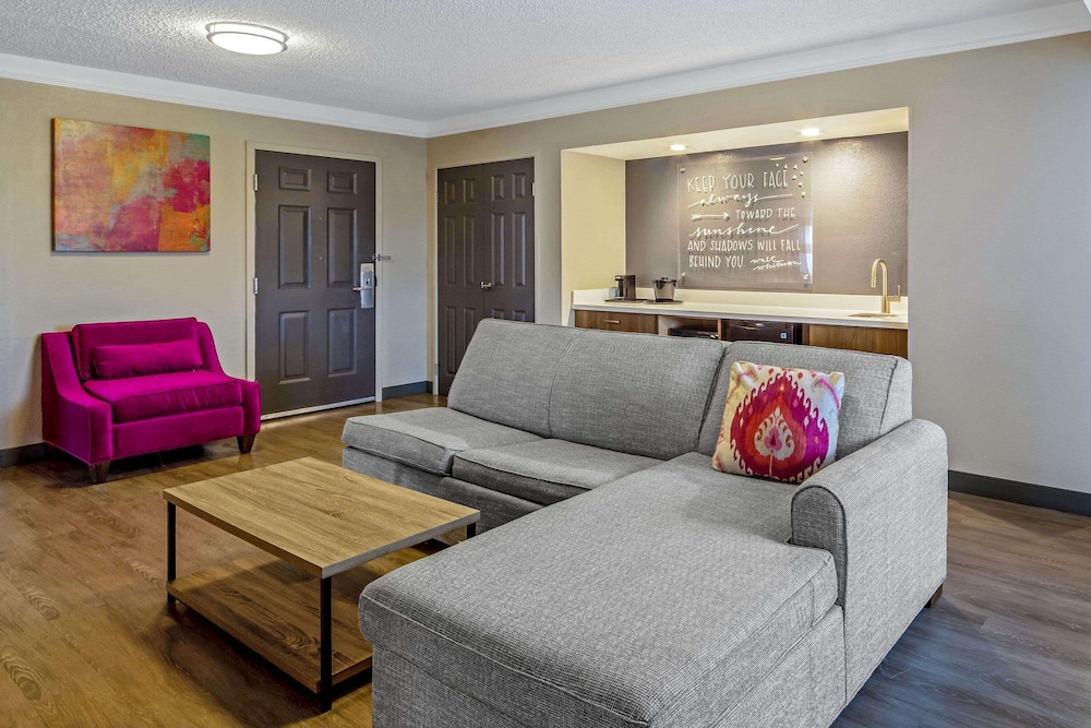 Deluxe Suite, Multiple Beds, Accessible, Non Smoking (Mobility/Hearing Impaired Accessible)