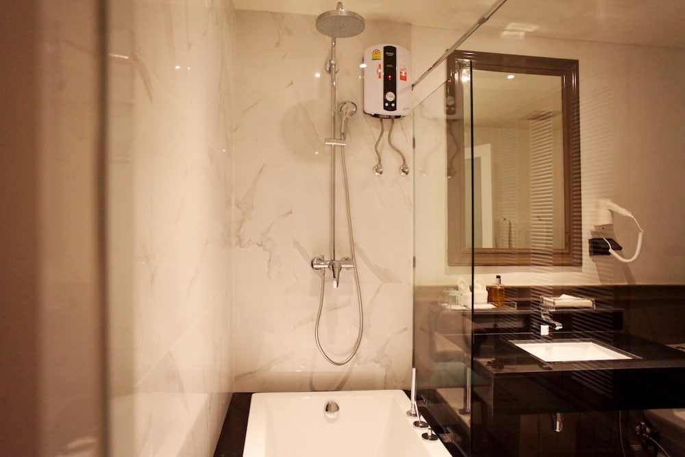 Deluxe with Bathtub photo 3
