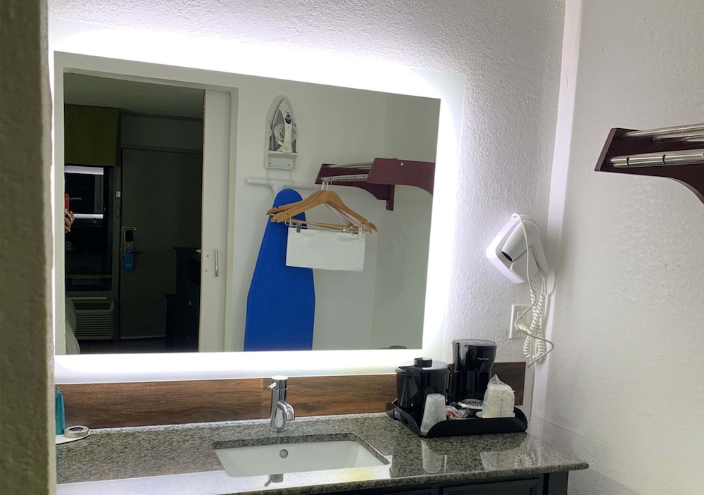 Standard Single Room - Photo 8