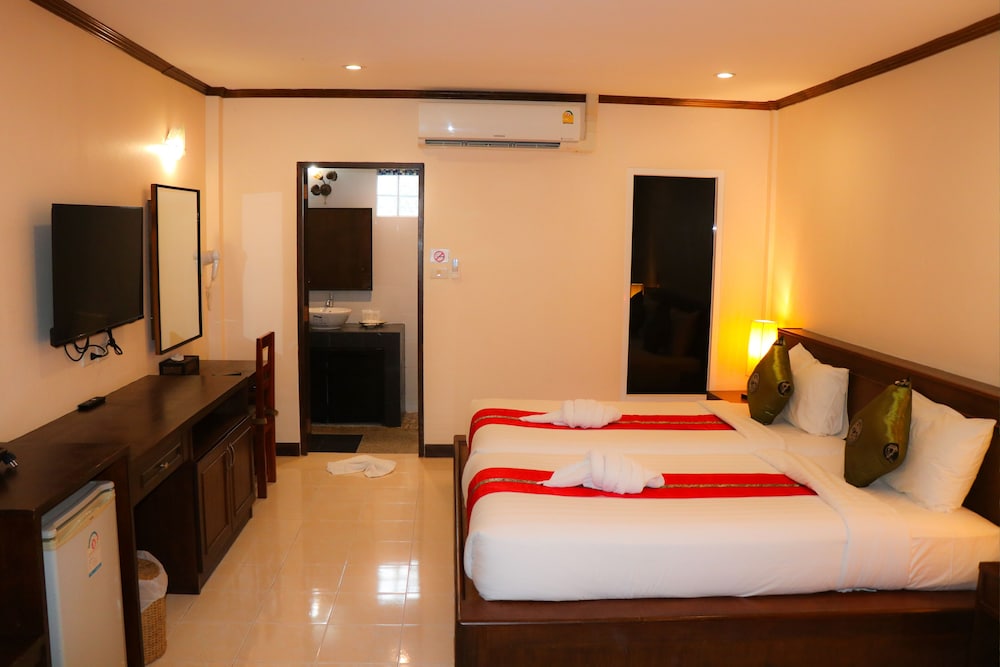 Deluxe Villa, Poolside - Photo 9