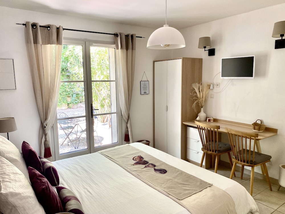 Comfort Double Room, Private Bathroom (Figuier)