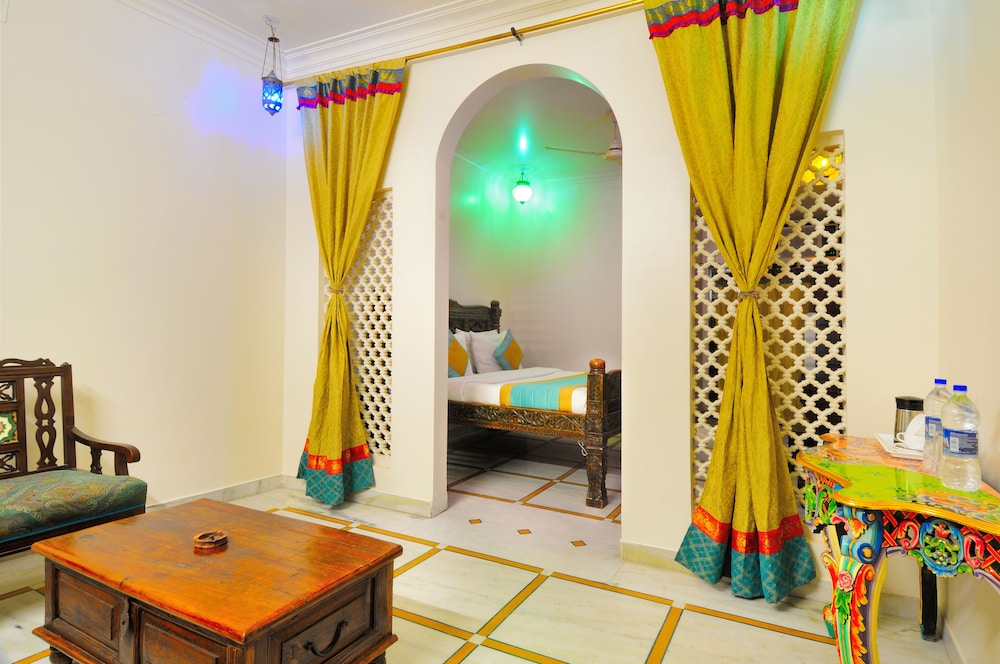 Deluxe Room - Photo 14