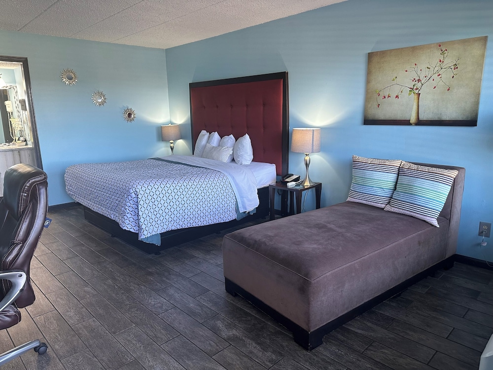 Standard Room, 1 King Bed - Photo 1