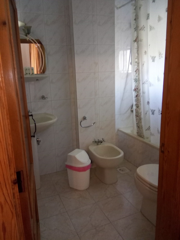 Standard Quadruple Room, Multiple Beds, Non Smoking, Mountain View photo 2