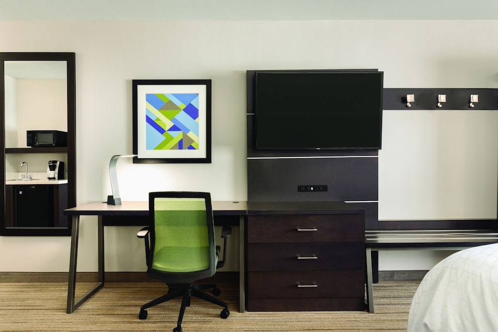 Suite, Multiple Beds (Additional Living Area) - Photo 5