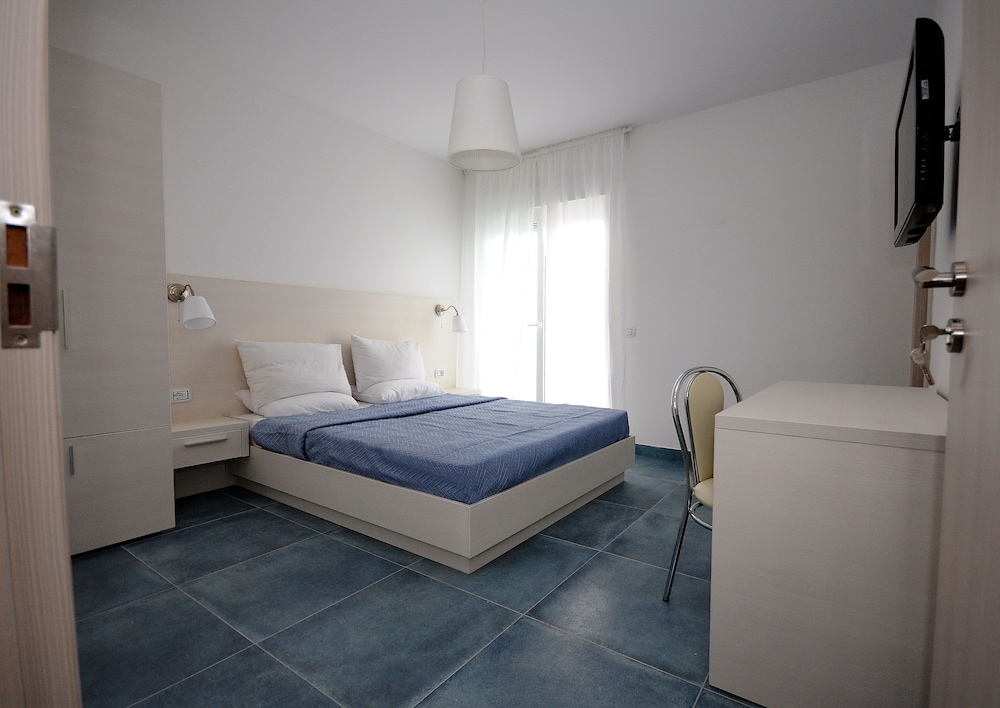 Double or Twin Room, Private Pool, Beachside