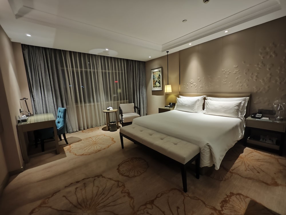 Executive King Bed Room - Photo 5
