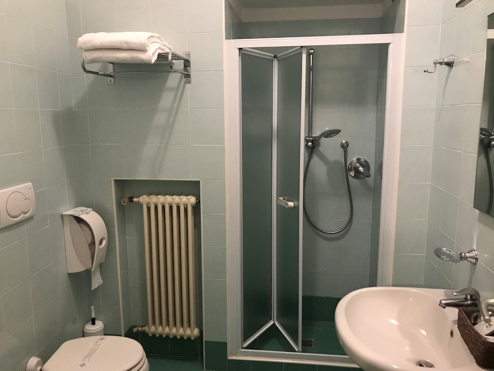 Superior Double or Twin Room - Photo 7