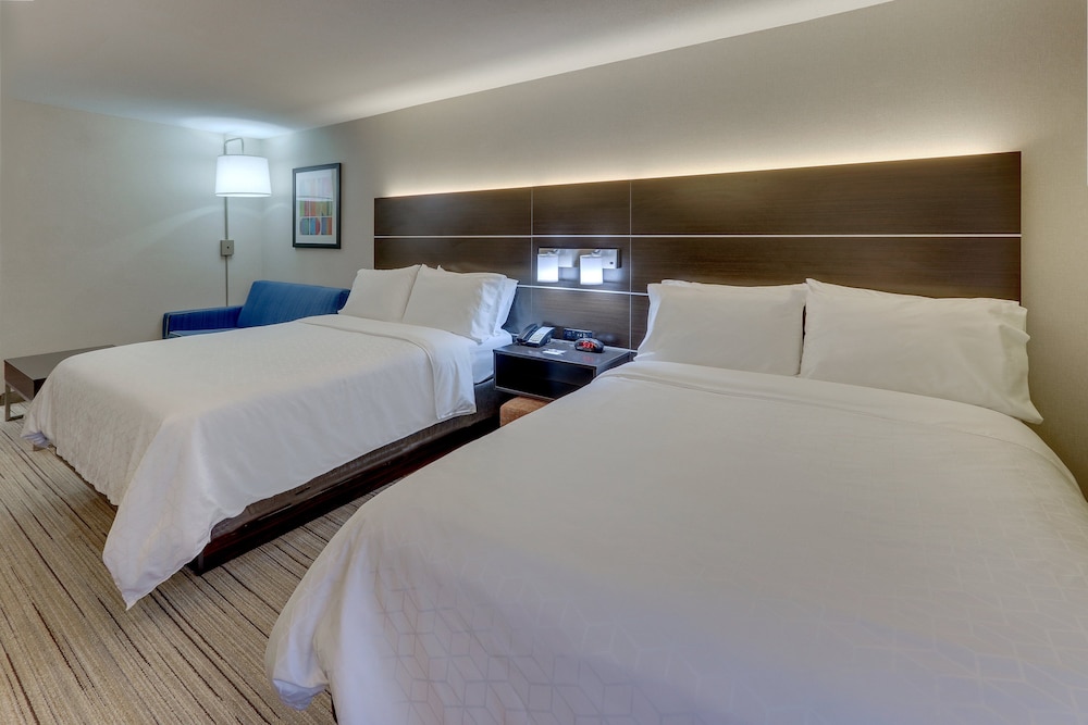 Suite, 2 Queen Beds - Photo 8