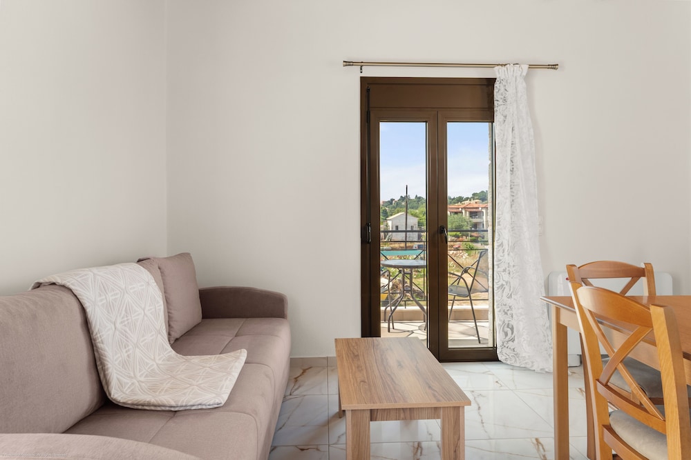 Deluxe Studio, Multiple Beds, Balcony, City View photo 2
