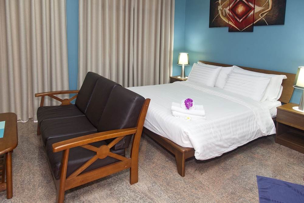 Deluxe Double Room, 1 King Bed, Balcony photo 2