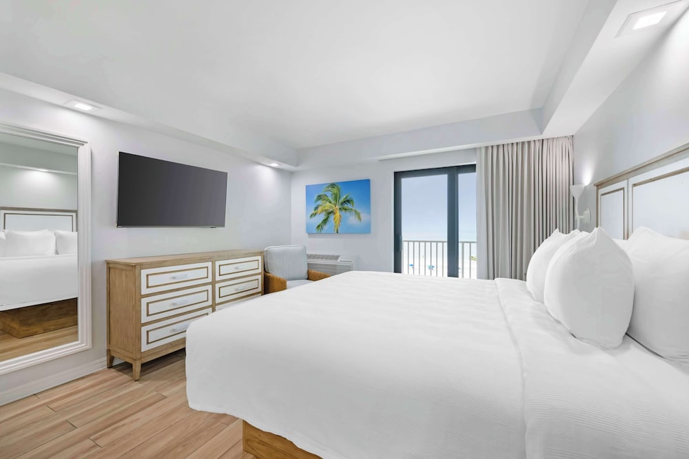 Standard Room, 1 King Bed, Non Smoking, Balcony (Gulf View) - Photo 2