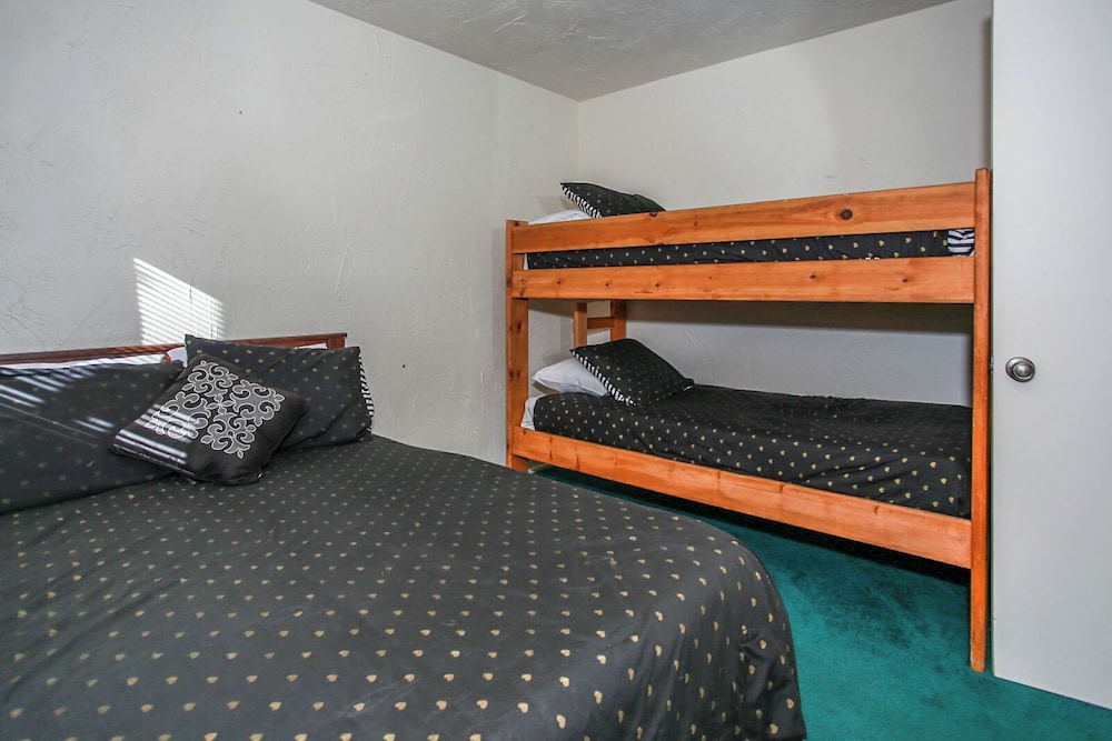 House, Multiple Beds, Hot Tub, Mountain View